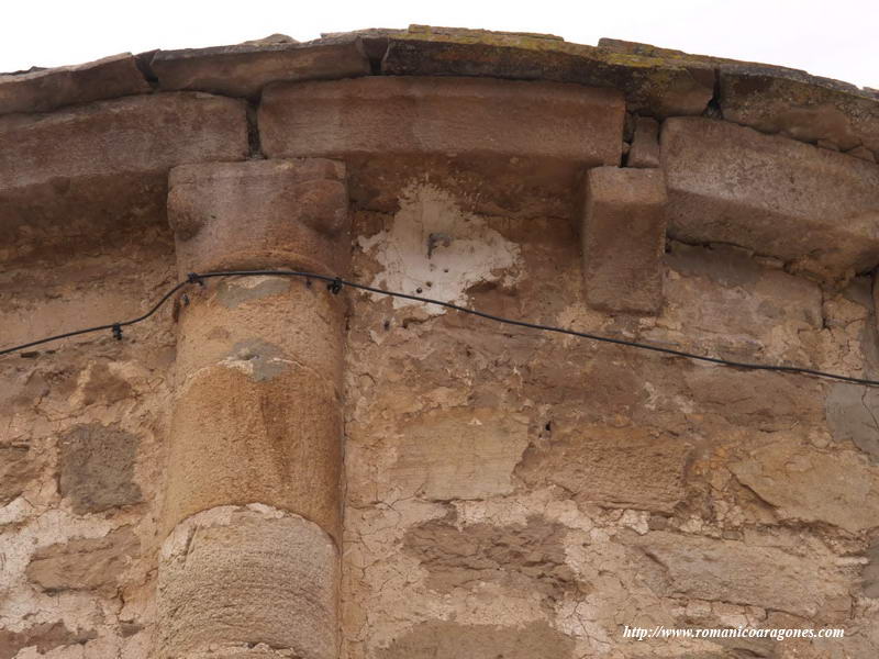 CAPITEL DE LA CABECERA Y CANECILLOS